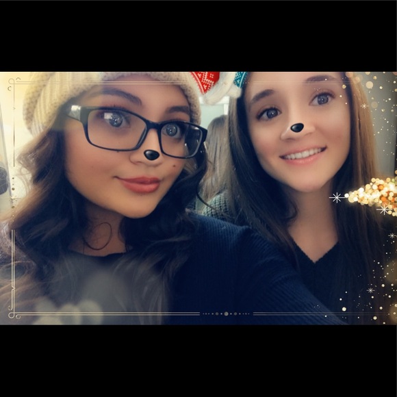 Meet your Posher, Nicole - Picture 1 of 1